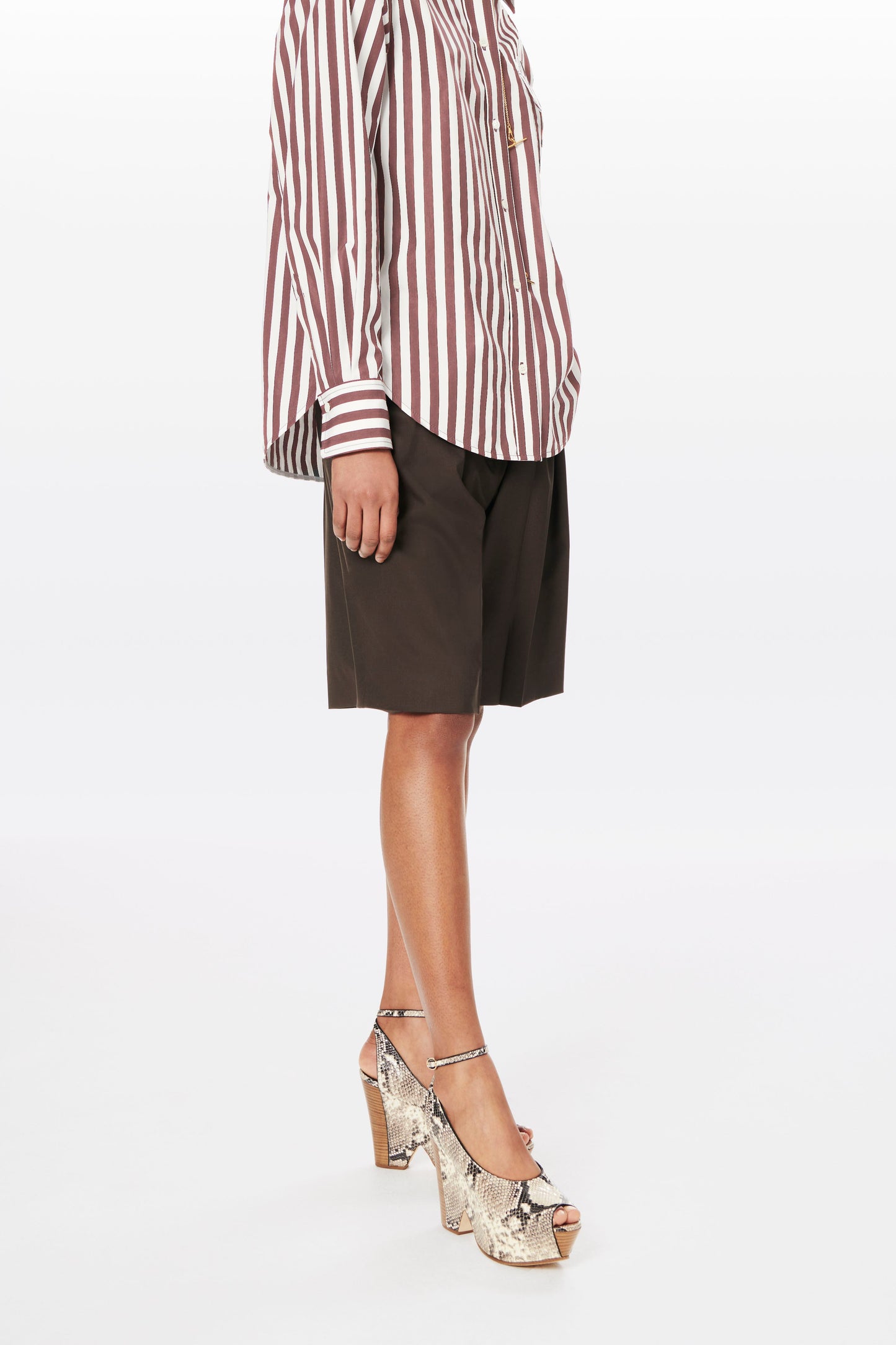 Tailored Shorts in Dark Brown