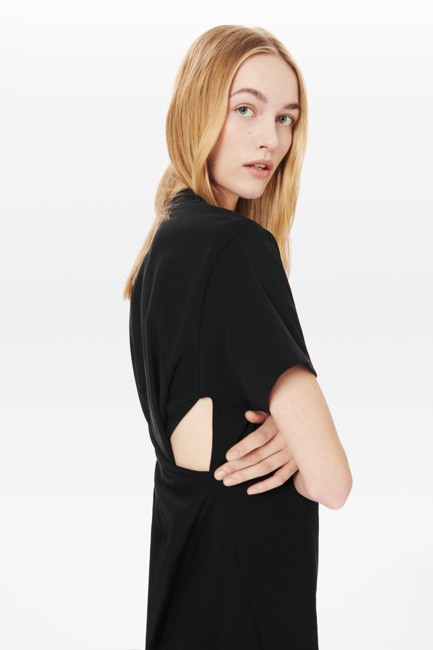 Twist-Back T-shirt in Black