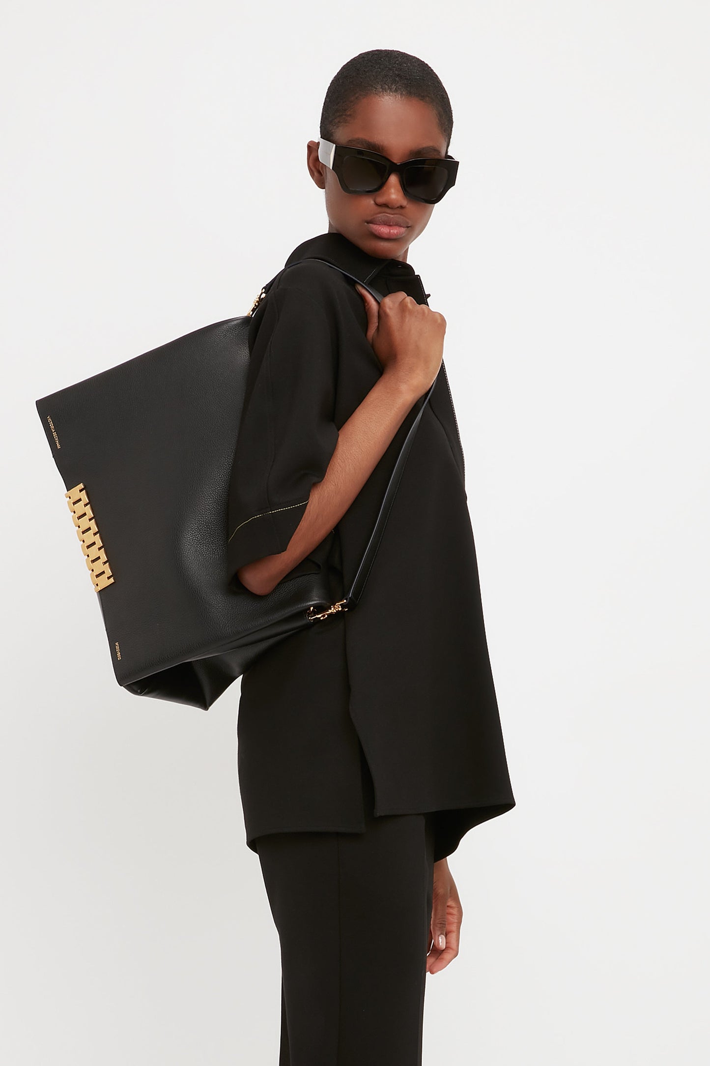 Pointed Collar Oversized Shirt In Black