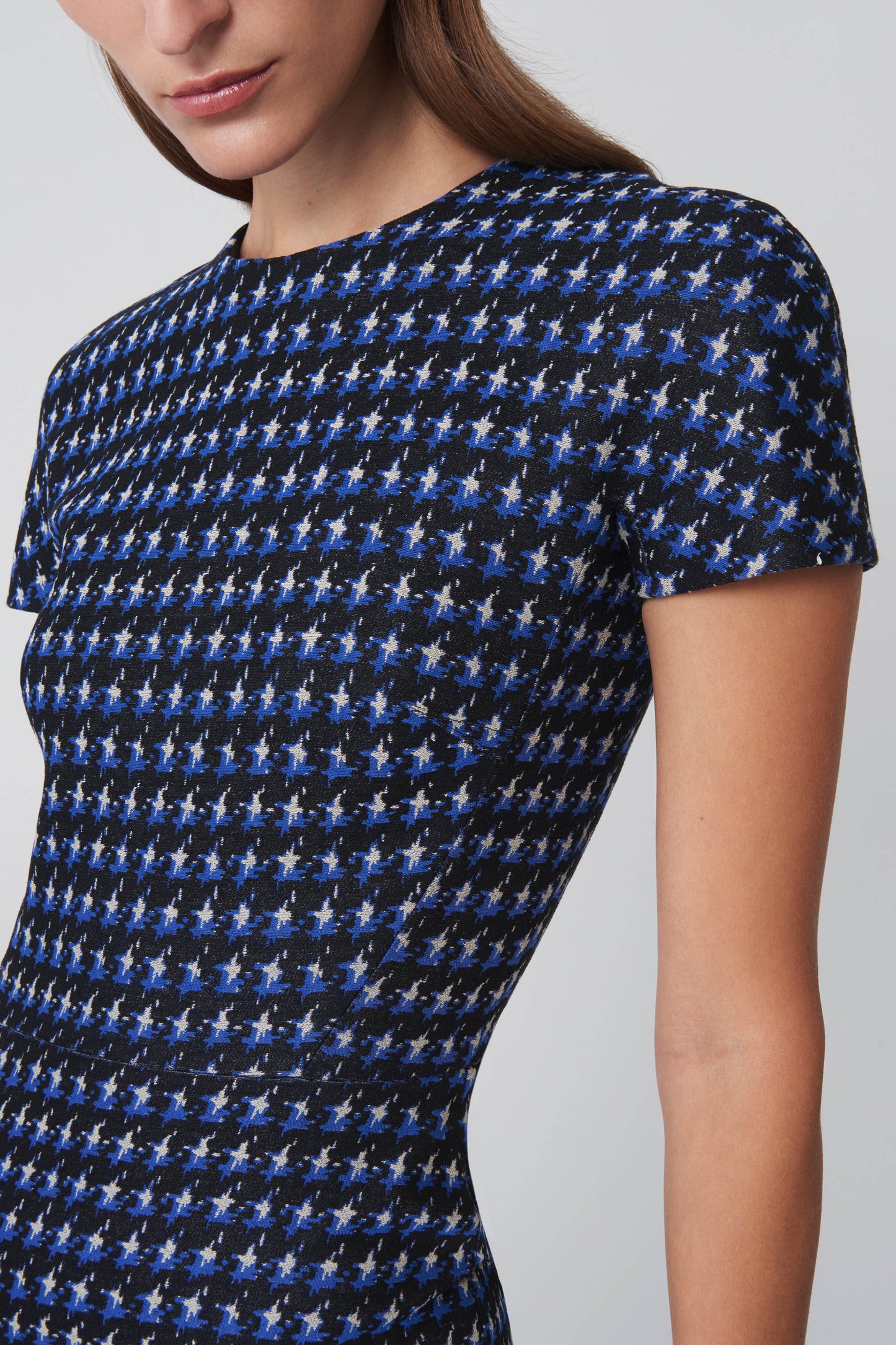 T-Shirt Fitted Dress in Navy Houndstooth