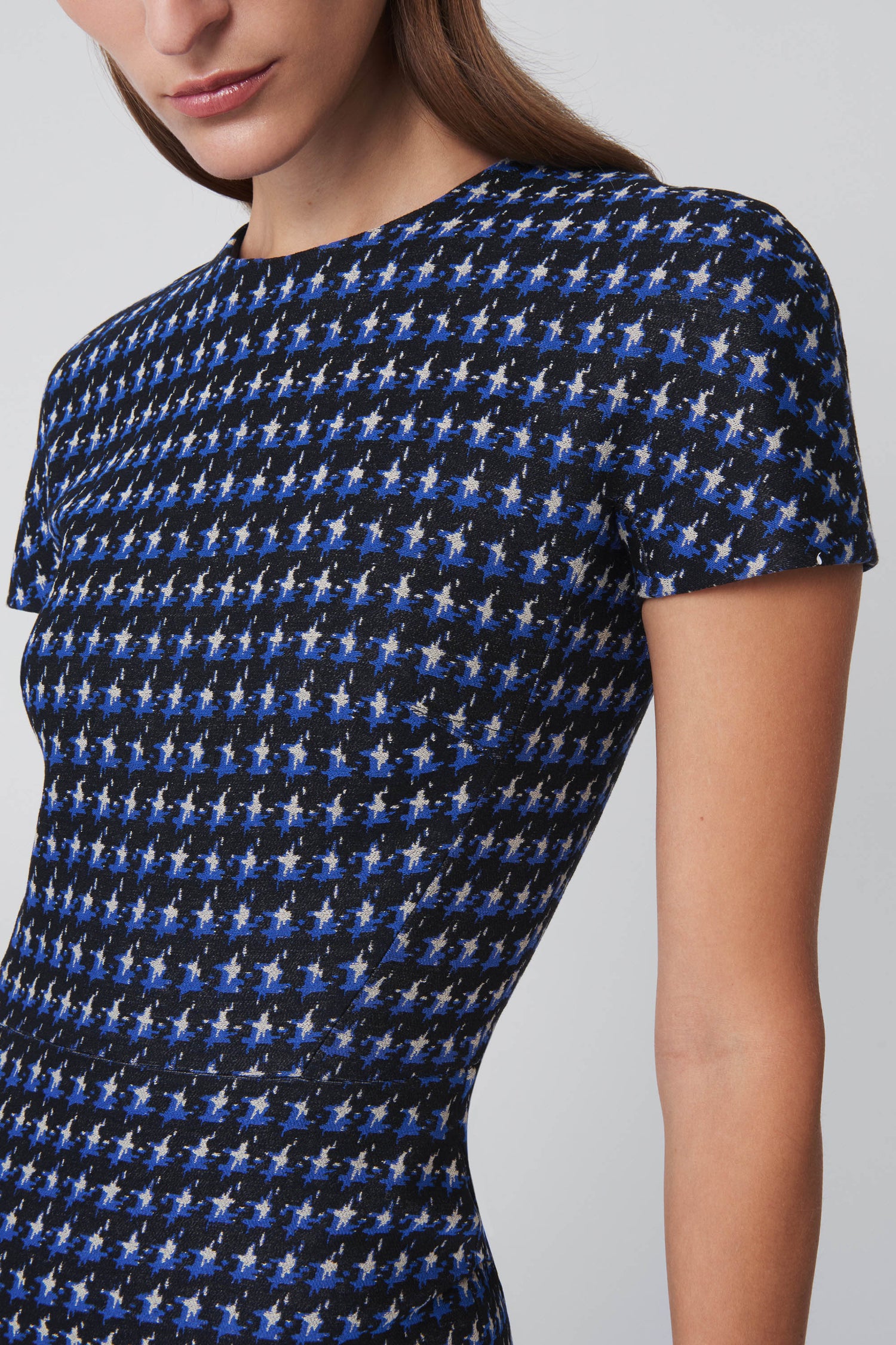 T-Shirt Fitted Dress in Navy Houndstooth