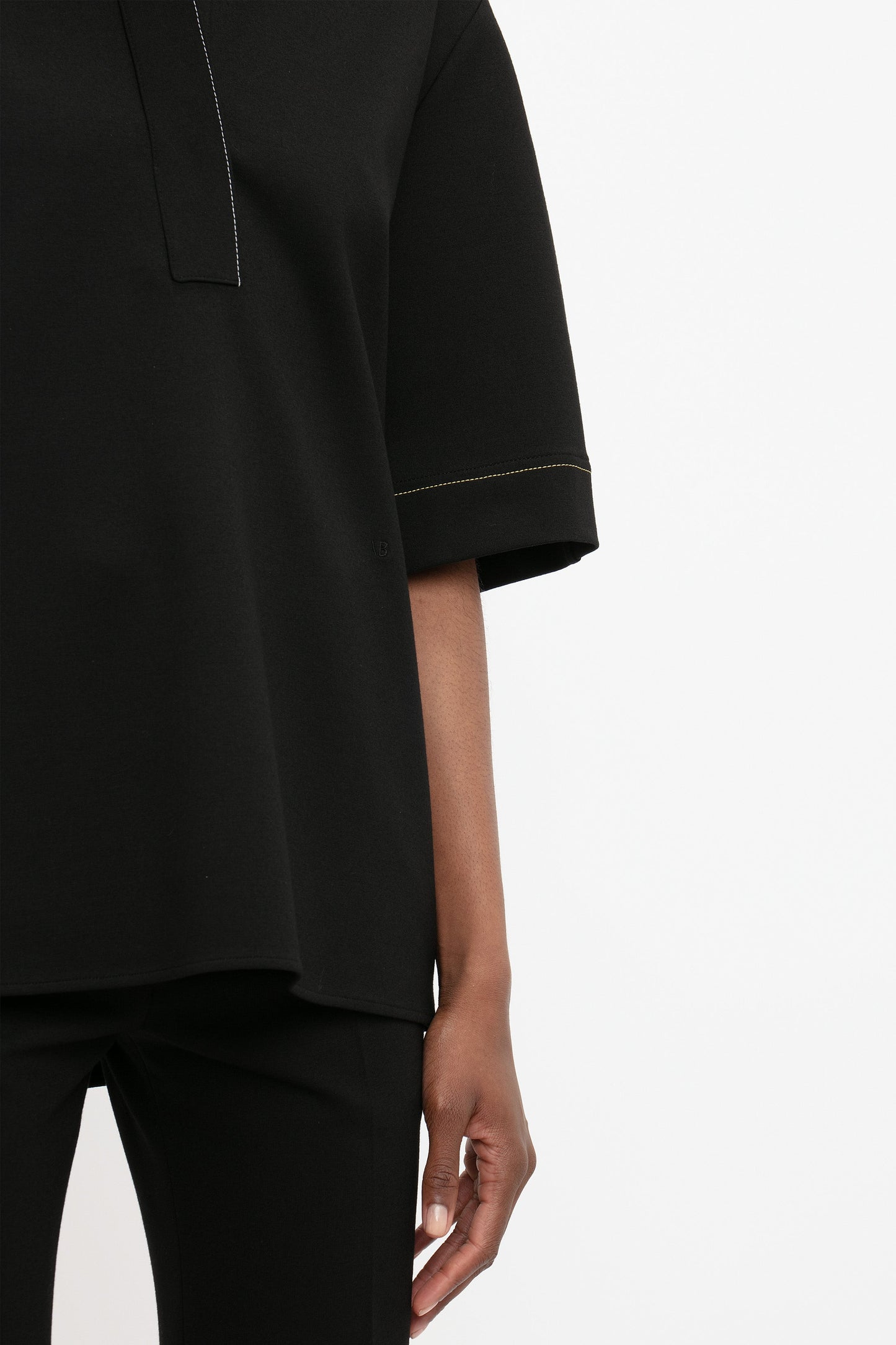 Pointed Collar Oversized Shirt In Black